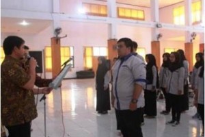 Prosesi pelantikan Pengurus KOPMA Uniku. 